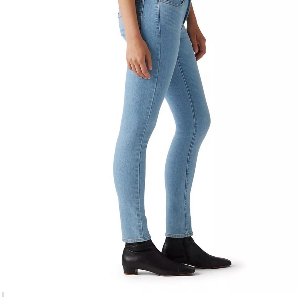 Levi's Light Blue Skinny Jeans - Women's Slim Fit - Picture 4 of 7